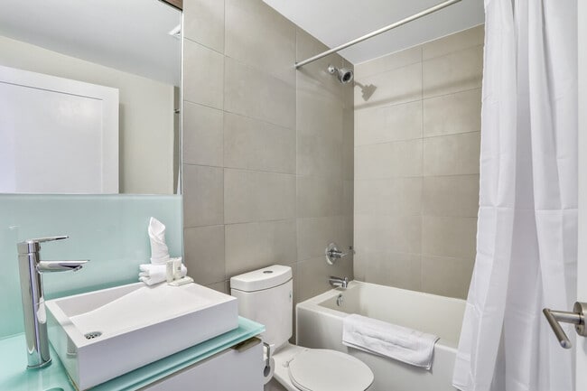 Building Photo - 299 Front St W