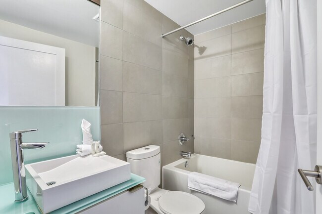 Photo du bâtiment - 299 Front St W