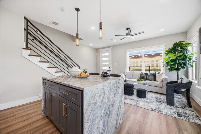 Foto del edificio - 4624 Mayflower St