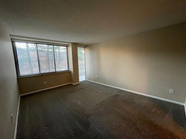 Foto del edificio - 6301 Stevenson Ave