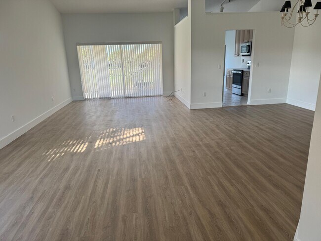 Building Photo - 17061-3 Emile St