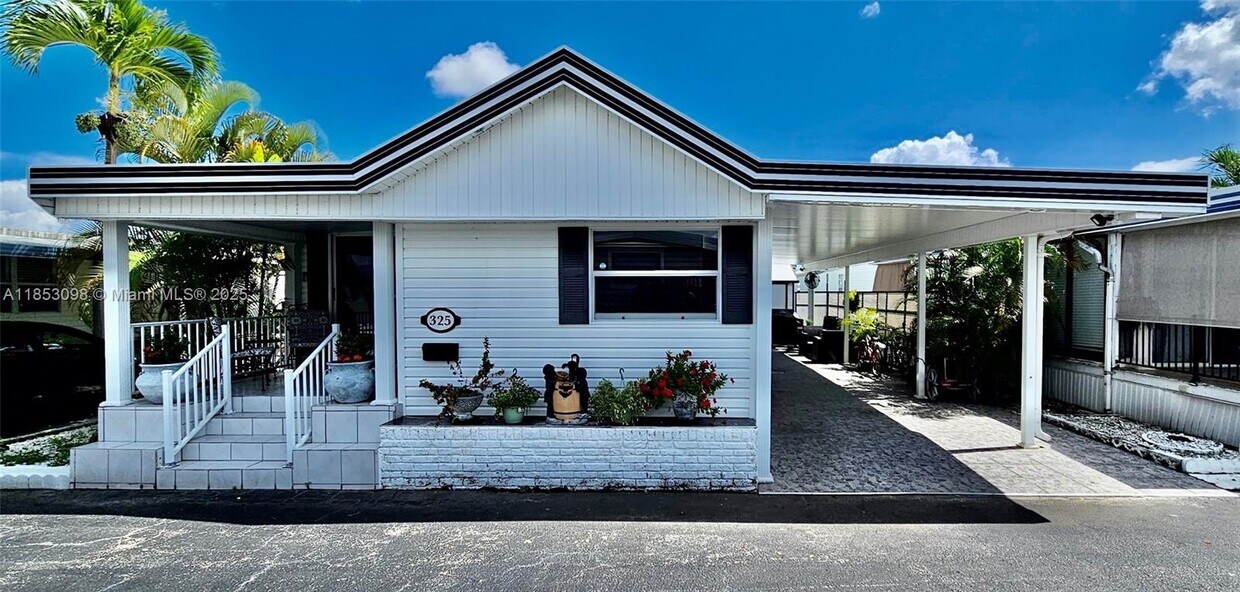 Foto principal - 325 Lone Pine Ln