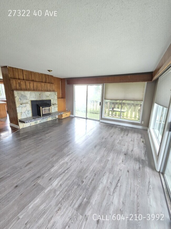 Building Photo - Spacious Home with Large Barn