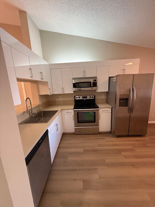 Foto del edificio - 330 NW 67th St