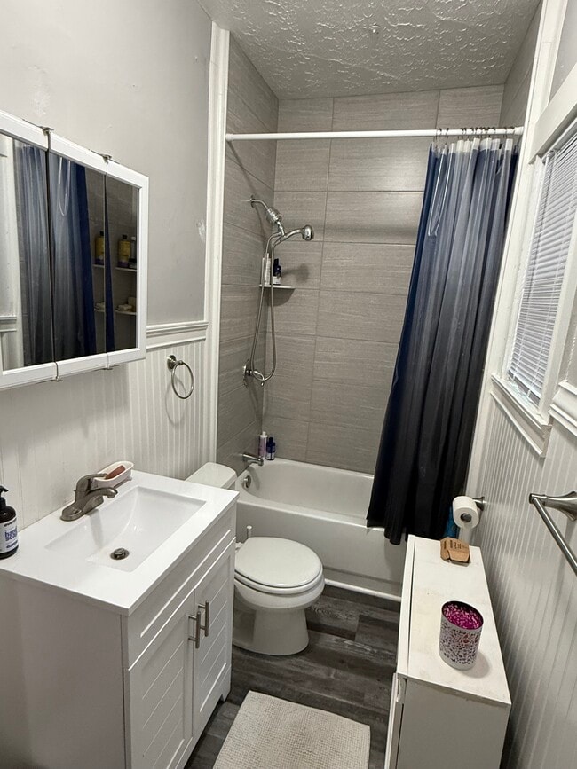 Bathroom - 105 Strathmore Rd
