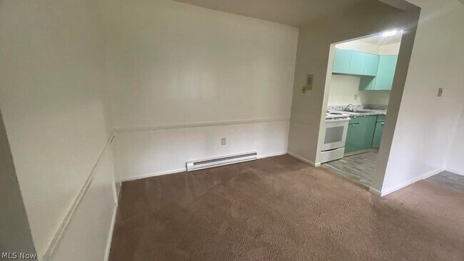Building Photo - 401 Colonial Dr