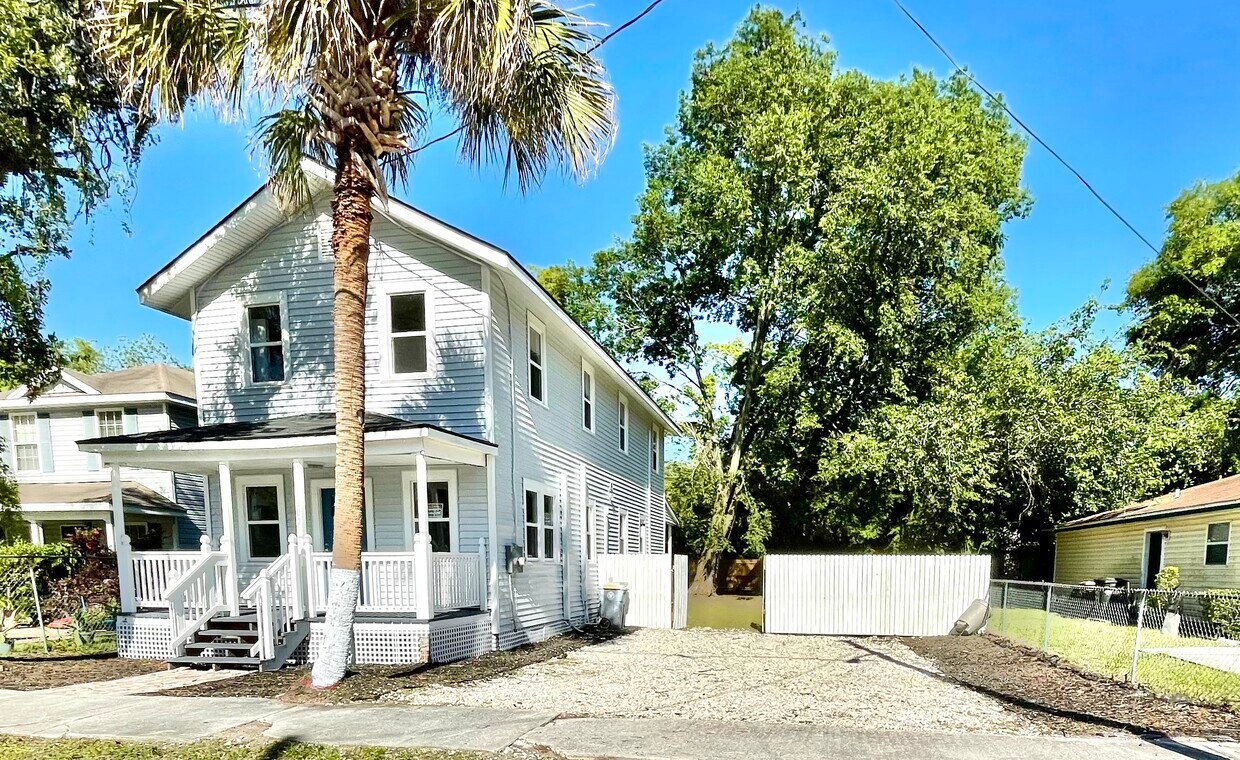 Primary Photo - 1207 Evergreen Ave