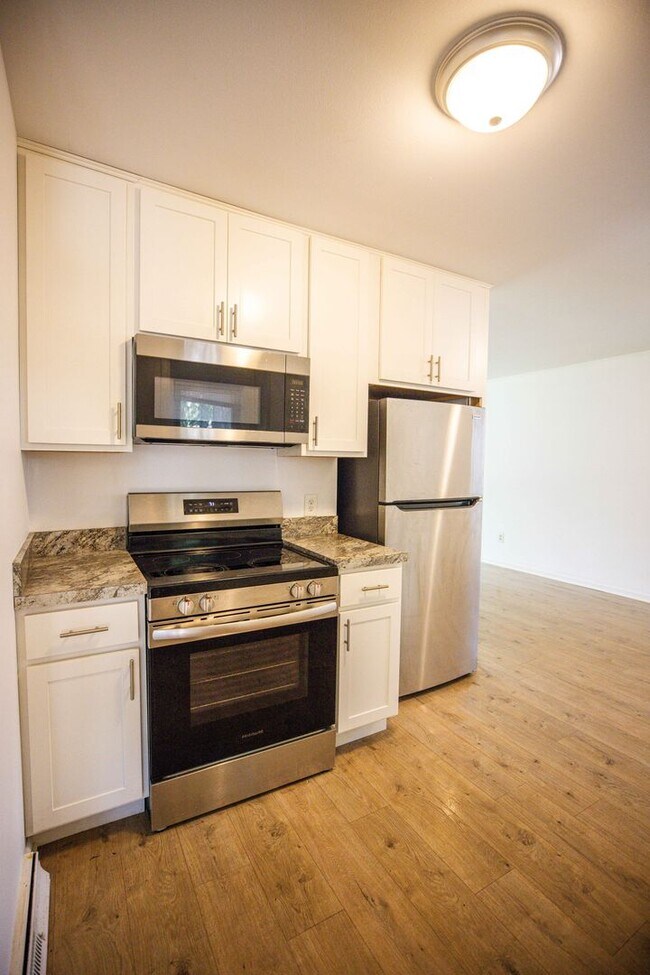 Building Photo - 3916 Clareridge Dr