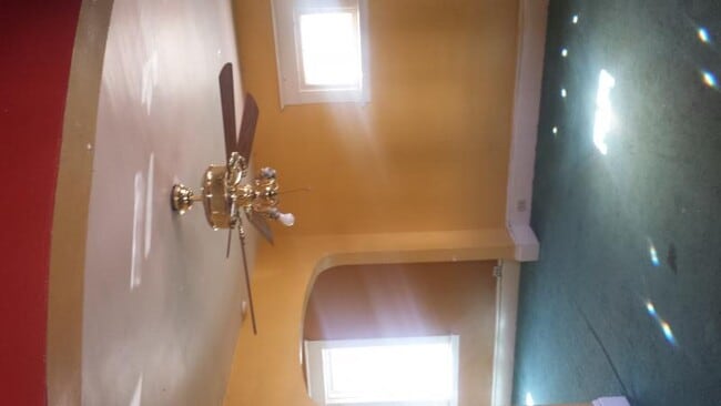 Building Photo - 503 E Utica St