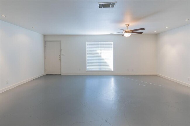 Building Photo - 2712 St Edwards Cir