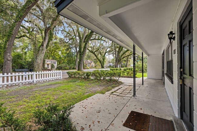 Foto del edificio - Short Term Lease only- Avail NOW Not for A...