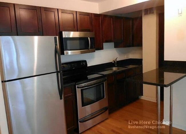 Foto del edificio - 4180 N Marine Dr
