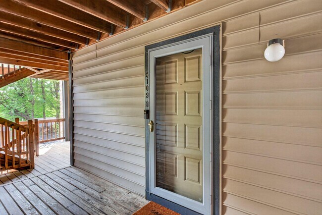 Foto del edificio - 5109B Aberdeen Dr