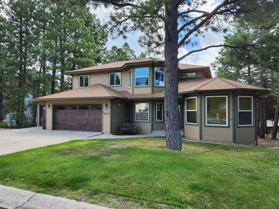 Primary Photo - Spacious Country Club Home