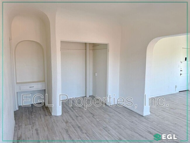 Building Photo - 5036 1/2 Denker Ave.