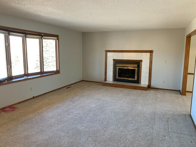 Foto del edificio - Elegant 4-Bedroom Split Foyer Home – West Rapid Cul-de-Sac!