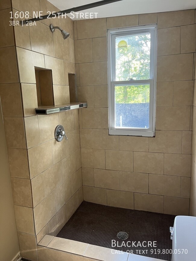 Foto del edificio - 1608 NE 25th St