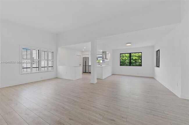 Foto del edificio - 7525 Adventure Ave