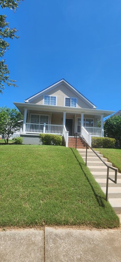 Primary Photo - 4 Bedroom - Less than 2 miles from Swamp R...