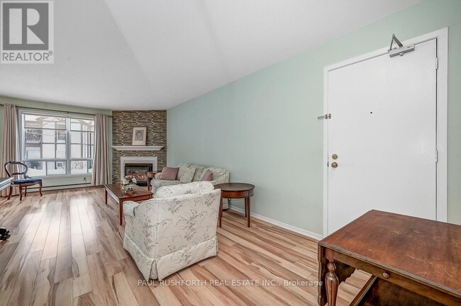 Building Photo - 8 Stonehill Ct