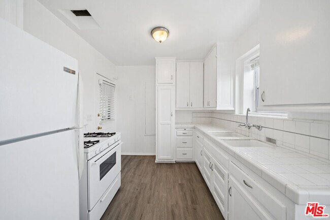 Foto del edificio - 1402 N Mansfield Ave