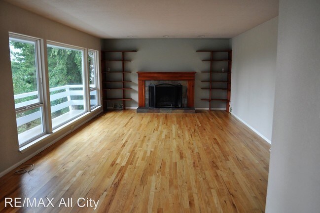 Building Photo - 17055 16th Ave SW