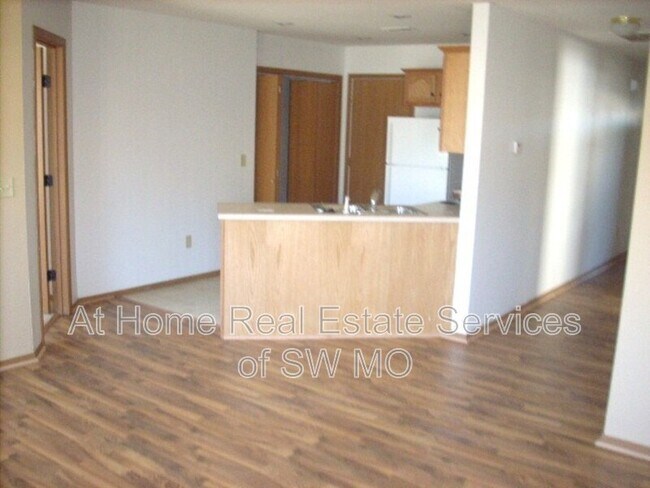 Building Photo - 1138 S Clifton Ave