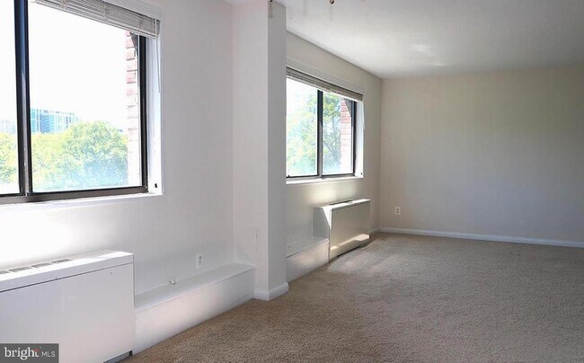 Foto del edificio - 3515 Washington Blvd