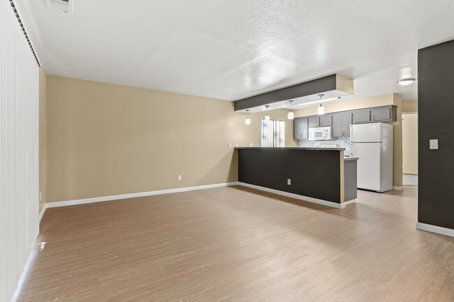 Building Photo - Redwood Cove Apartments