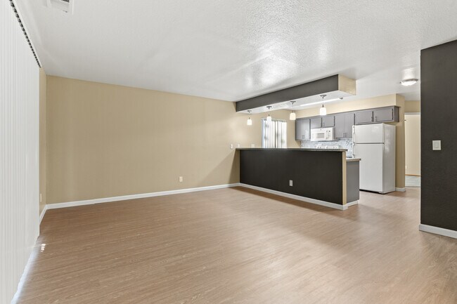 Foto del edificio - Redwood Cove Apartments