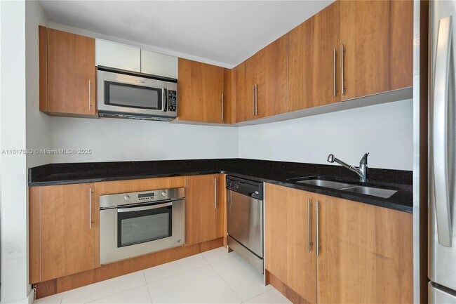 Foto del edificio - 300 S Biscayne Blvd