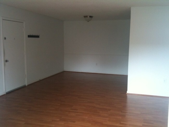 Foto del edificio - 1402 Camp Rd