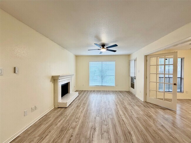 Foto del edificio - 2120 Wilcrest Dr