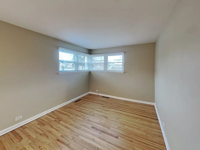 Building Photo - 511 Lotus Ln