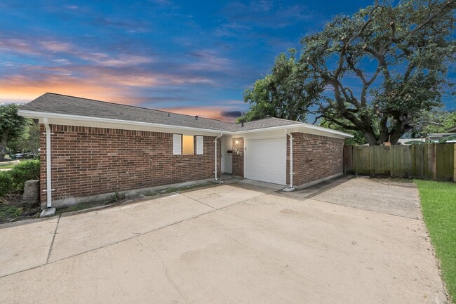 Building Photo - 1307 Glen Echo Dr