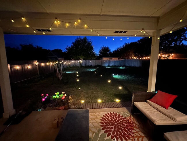 Building Photo - Room in House on Socorro Bend