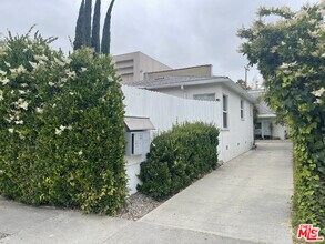 Building Photo - 516 N San Vicente Blvd
