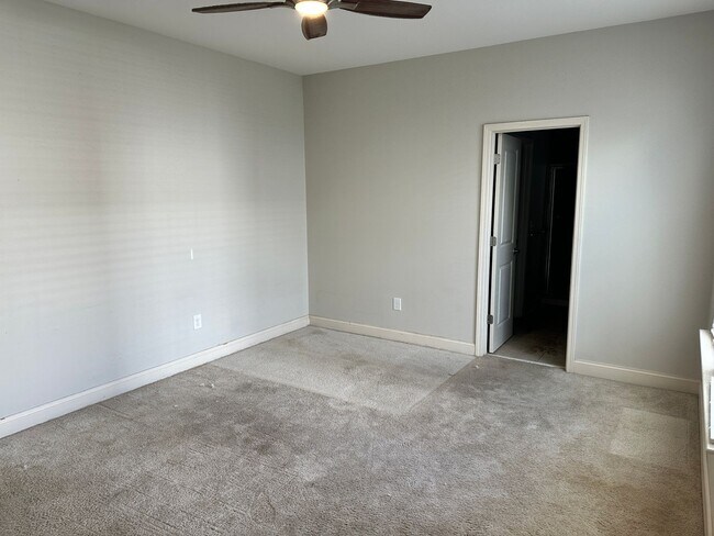 Foto del edificio - Gorgeous 3 Bedroom Townhome in Eagle Park!