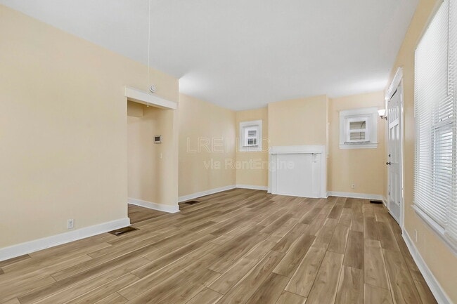 Photo - 1458 Beech St House