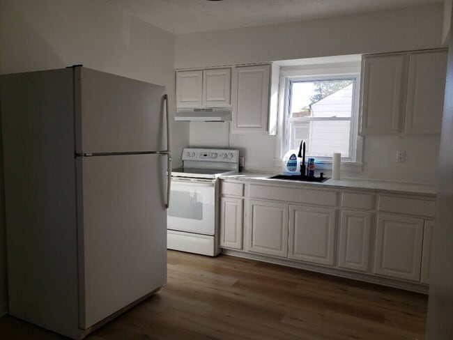 Foto del edificio - 4495 W 137th St