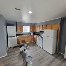 Building Photo - 611 S Willow Ave