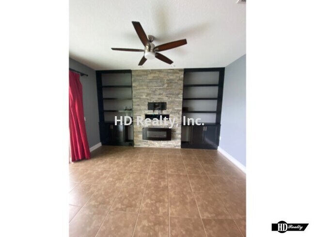 Building Photo - Beautiful 3 Bedroom 2.5 Bath Townhome Grea...