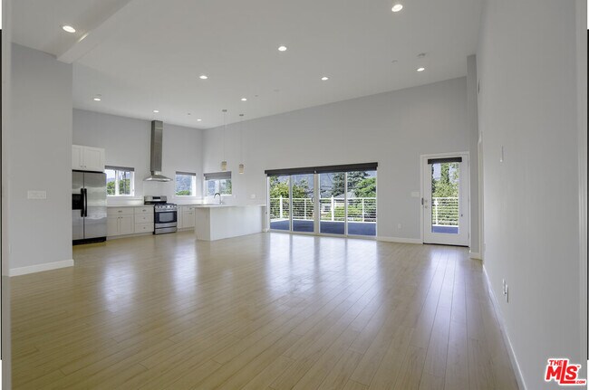 Building Photo - 4016 Sunset Ave