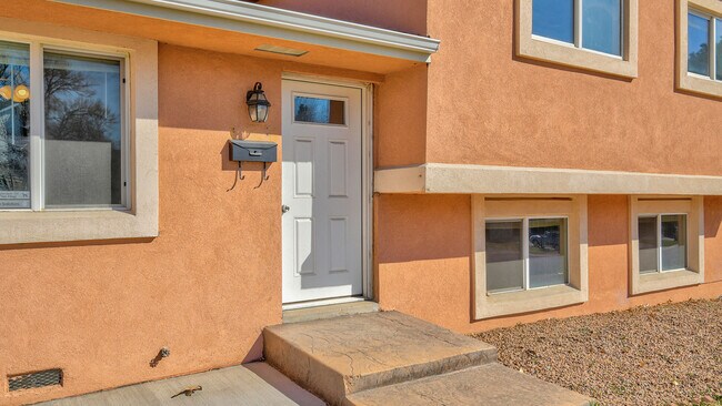Building Photo - 1318 Sorrento Dr