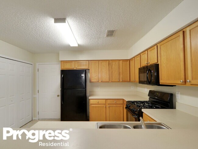 Building Photo - 1655 Hudderfield Cir E