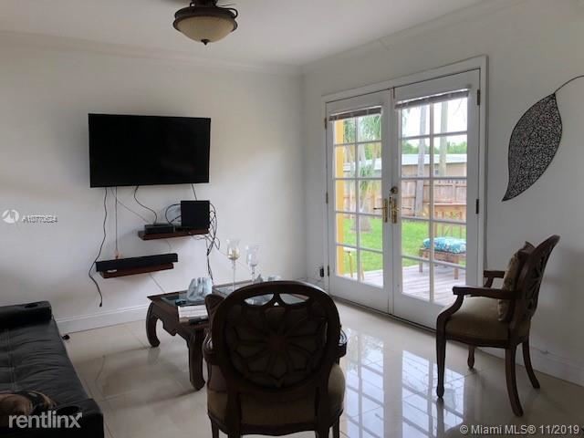 Building Photo - 3 br, 2 bath House - 5711 SW 41st St # 1