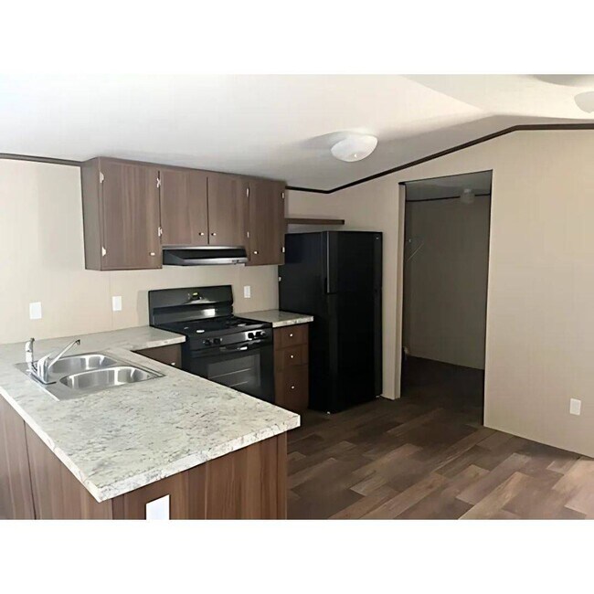 Foto del edificio - 1085 Spring Bay Rd