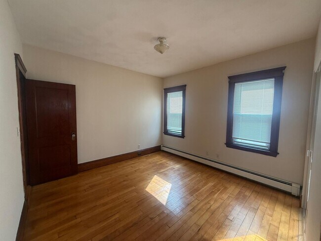 Foto del edificio - 94 Raymond Ave