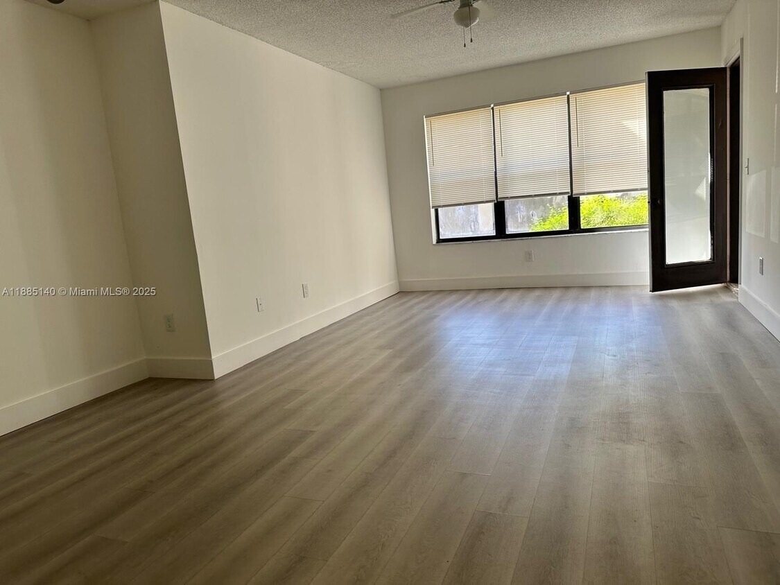 Foto principal - 4201 W McNab Rd