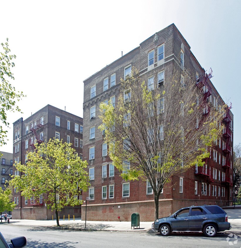 Primary Photo - 3591 Bainbridge Ave